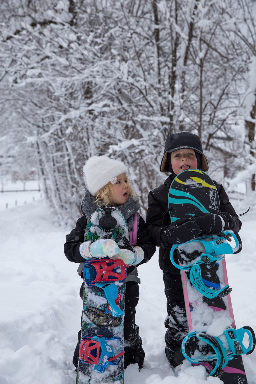 Teach kids to snowboard